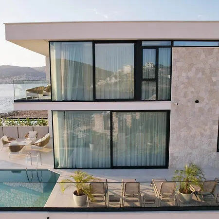 Nube Luxury Villa