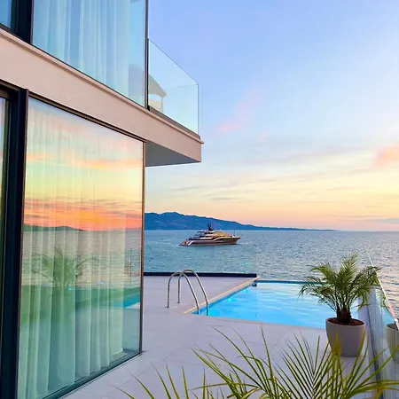 Nube Luxury Villa